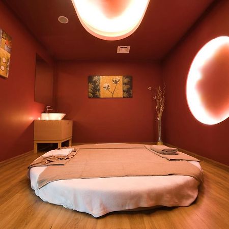 Salamis Bay Conti Resort Hotel & Casino Фамагуста Екстериор снимка A massage room at a spa