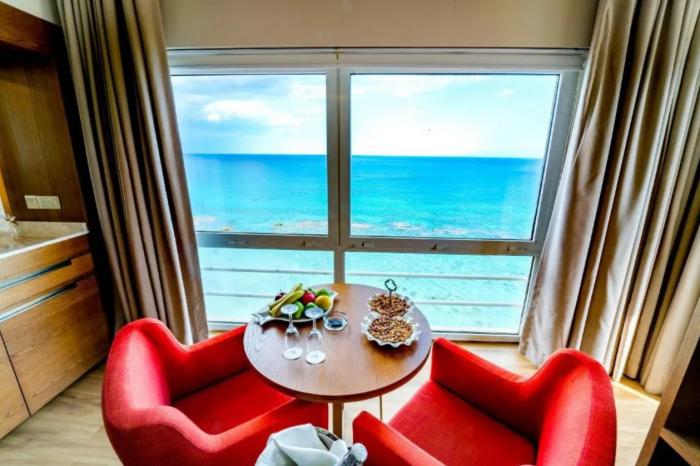 Salamis Bay Conti Resort Hotel & Casino Фамагуста Стая снимка A room at the hotel