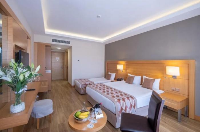Salamis Bay Conti Resort Hotel & Casino Фамагуста Стая снимка A room at the hotel