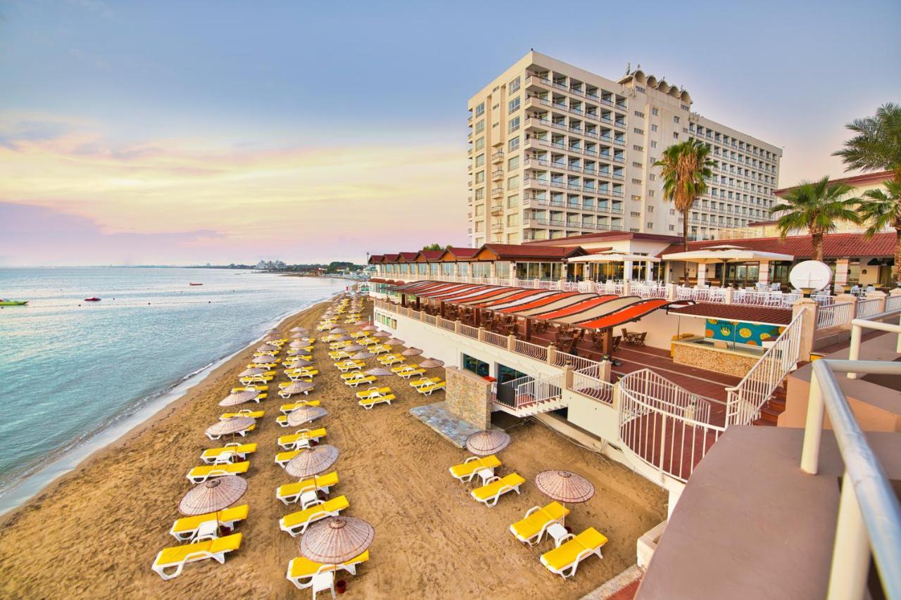 Salamis Bay Conti Resort Hotel & Casino Фамагуста Екстериор снимка The hotel's beach